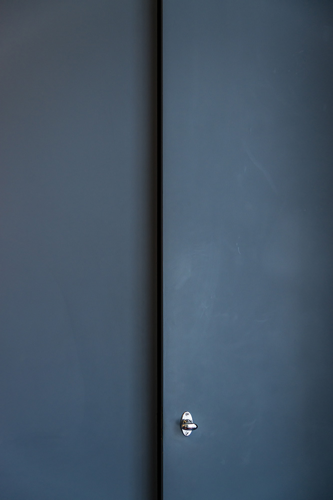 Blue Cupboard Doors in Bedroom, Sonnefeld House Rotterdam 171118wc807649