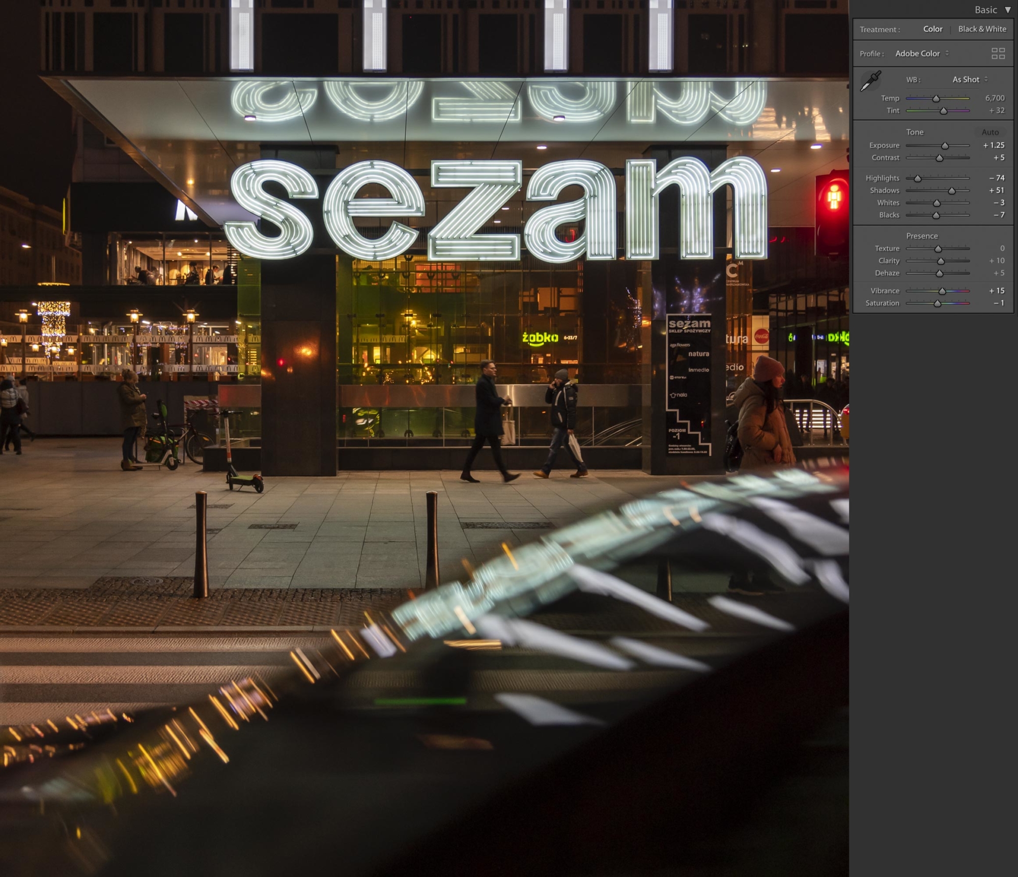 Instagram ready images -Sezam neon sign and car - before