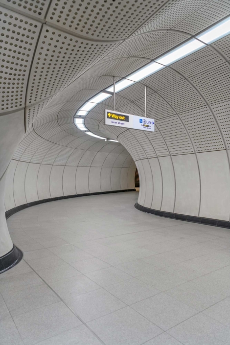 Elizabeth Line Underground, London 220630wc852523